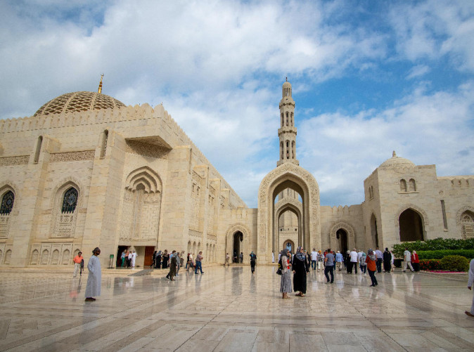 Sultan Qaboos Mosque, Muskat, Oman - Photo by Journaway Rundreisen_Schoene Aussichten Touristik